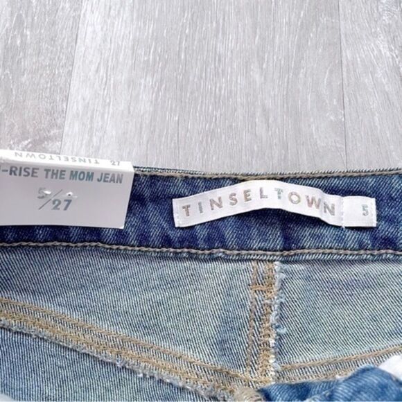 NWT High Rise Mom Jeans Frayed Hem 5/27 - Picture 3 of 5